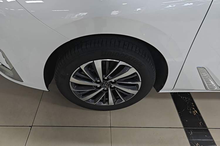 Used Buick GL8 New Energy 2026 Model Lu Zun Smart Enjoyment Edition Left Front Wheel Hub