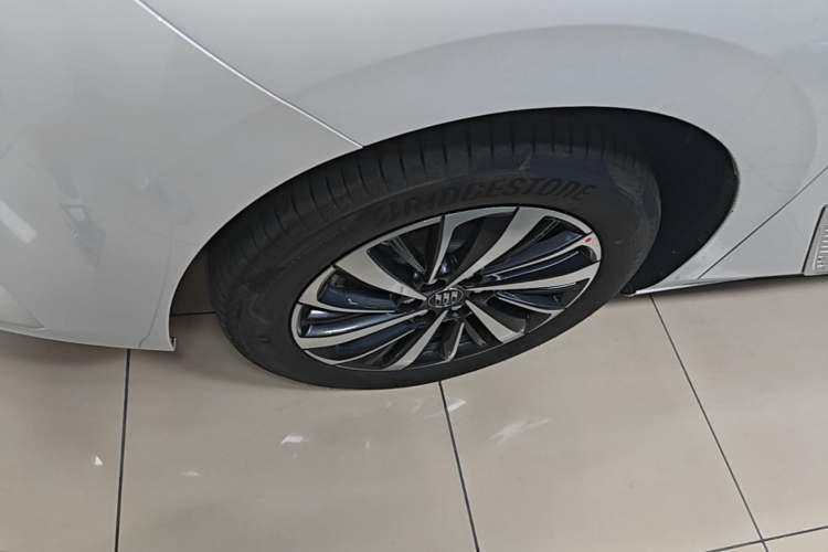 Used Buick GL8 New Energy 2026 Model Lu Zun Smart Enjoyment Edition Left Front Wheel Hub