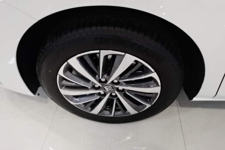 Used Buick GL8 New Energy 2026 Model Lu Zun Prestige Edition Left Front Wheel Hub