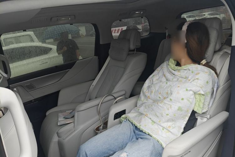 Used Buick GL8 New Energy 2026 Model Lu Zun Prestige Edition Left Rear Seat