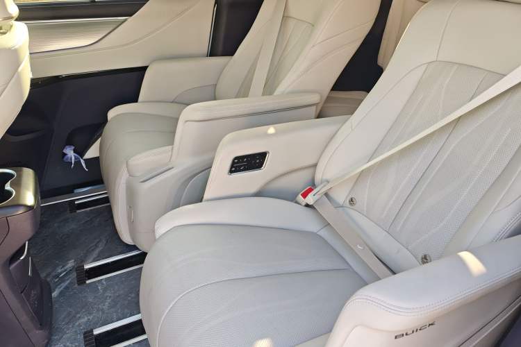 Used Buick GL8 New Energy 2026 Model Lu Zun Luxury Edition Left Rear Seat