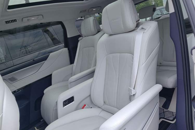 Used Buick GL8 New Energy 2026 Model Lu Zun Prestige Edition Left Rear Seat
