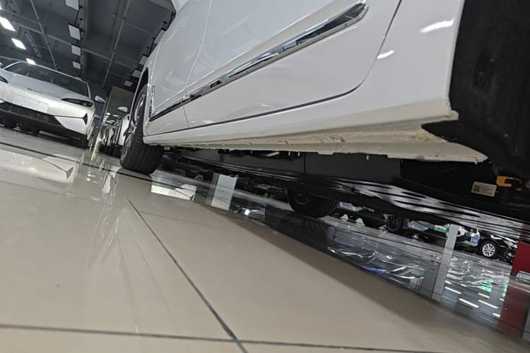 Used Buick GL8 New Energy 2026 Model Lu Zun Smart Enjoyment Edition Left Side Sill