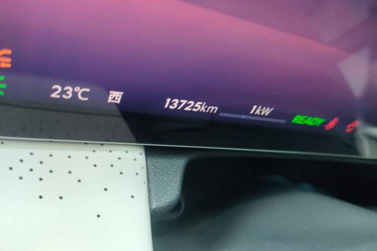 Used Buick GL8 New Energy 2026 Model Lu Zun Luxury Edition Odometer Close Up