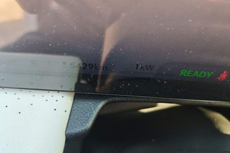 Used Buick GL8 New Energy 2026 Model Lu Zun Luxury Edition Odometer Close Up