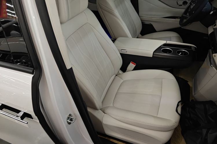 Used Buick GL8 New Energy 2026 Model Lu Zun Prestige Edition Right Front Seat