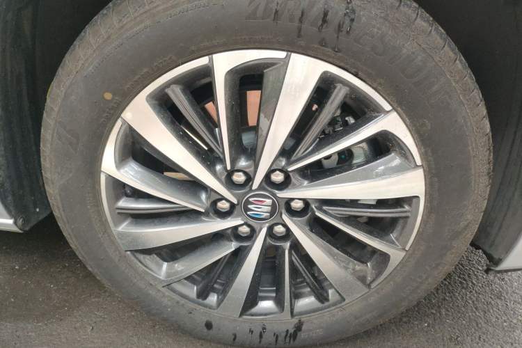 Used Buick GL8 New Energy 2026 Model Lu Zun Luxury Edition Right Front Wheel Hub