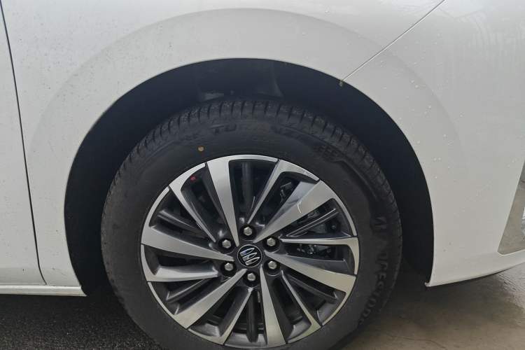Used Buick GL8 New Energy 2026 Model Lu Zun Prestige Edition Right Front Wheel Hub