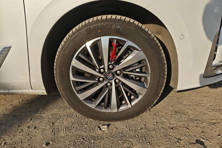 Used Buick GL8 New Energy 2026 Model Lu Zun Luxury Edition Right Front Wheel Hub