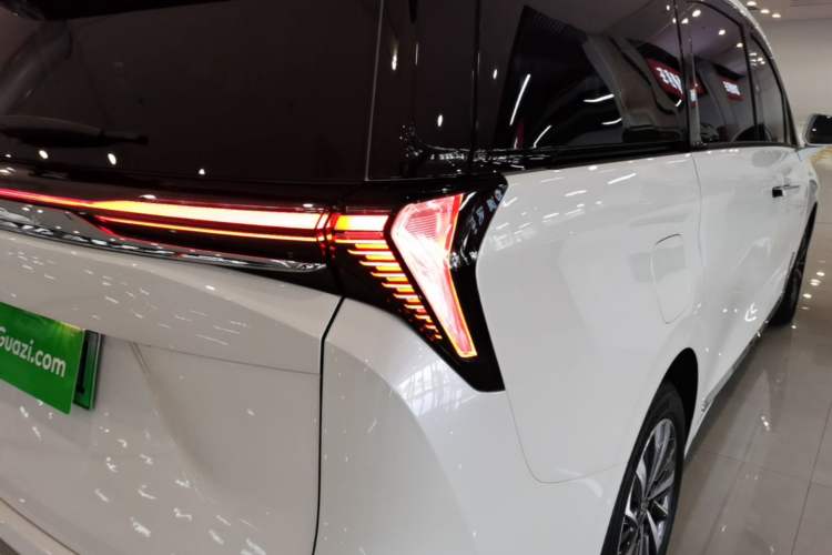 Used Buick GL8 New Energy 2026 Model Lu Zun Prestige Edition Right Rear Taillight