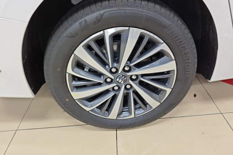 Used Buick GL8 New Energy 2026 Model Lu Zun Smart Enjoyment Edition Right Rear Wheel Hub