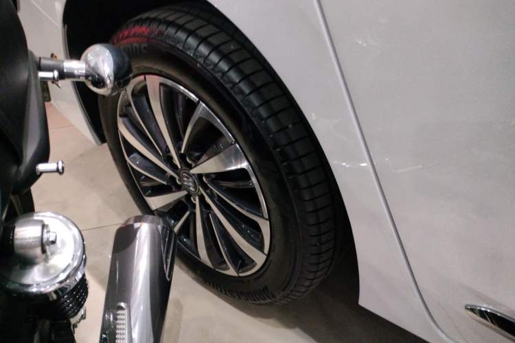 Used Buick GL8 New Energy 2026 Model Lu Zun Smart Enjoyment Edition Right Rear Wheel Hub