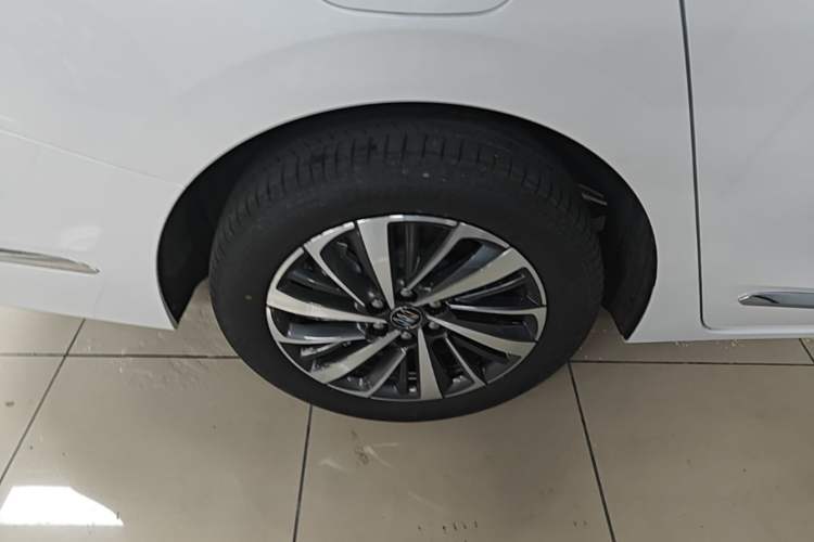 Used Buick GL8 New Energy 2026 Model Lu Zun Smart Enjoyment Edition Right Rear Wheel Hub