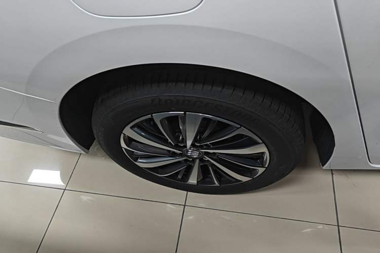 Used Buick GL8 New Energy 2026 Model Lu Zun Smart Enjoyment Edition Right Rear Wheel Hub