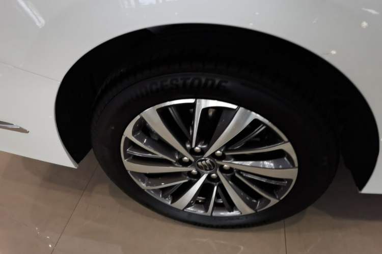 Used Buick GL8 New Energy 2026 Model Lu Zun Prestige Edition Right Rear Wheel Hub