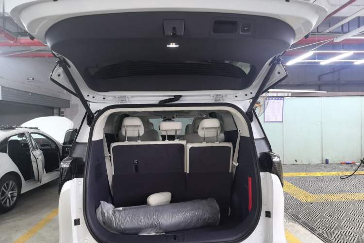 Used Buick GL8 New Energy 2026 Model Lu Zun Prestige Edition Trunk