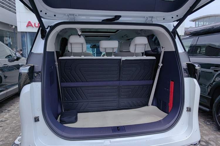 Used Buick GL8 New Energy 2026 Model Lu Zun Prestige Edition Trunk