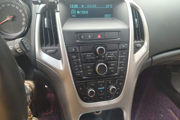 Used Buick GT 2010 XT 1.6T Fashion Sport Edition Audio And AC Panel