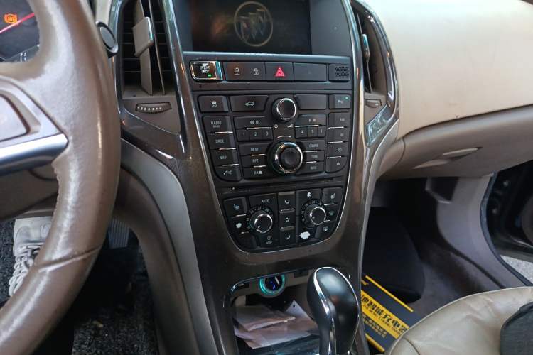 Used Buick GT 2010 GT 1.8L Automatic Luxury Edition Audio And AC Panel
