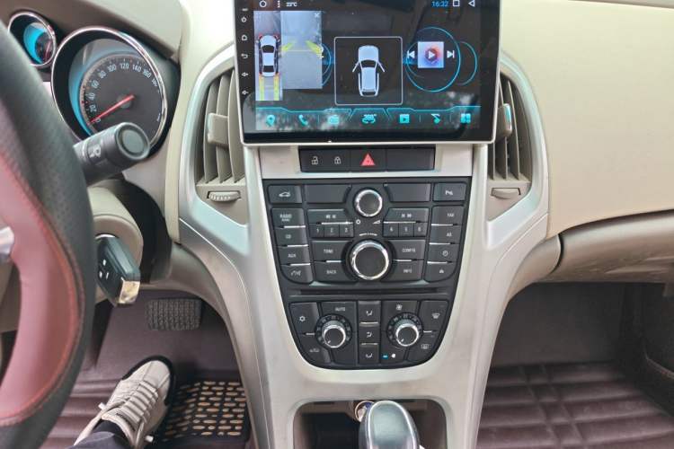 Used Buick GT 2010 GT 1.6L Automatic Fashion Edition Audio And AC Panel