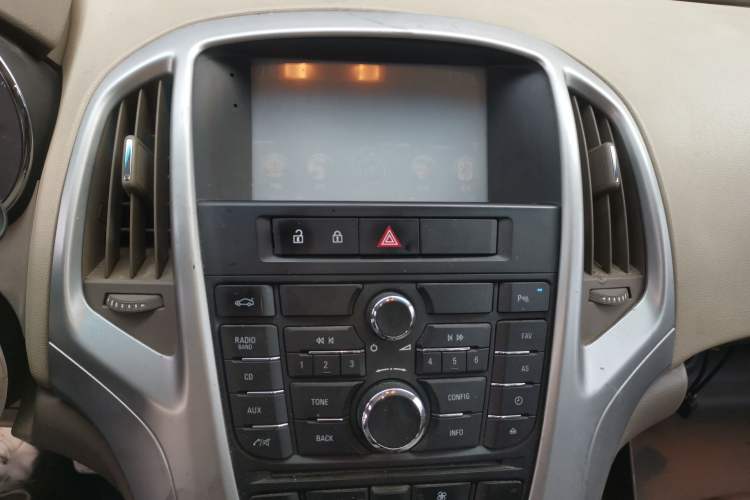Used Buick GT 2010 GT 1.6L Manual Entry-Level Model Audio And AC Panel