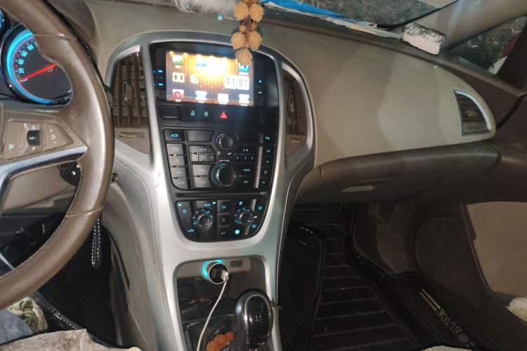 Used Buick GT 2010 GT 1.6L Manual Entry-Level Model Audio And AC Panel