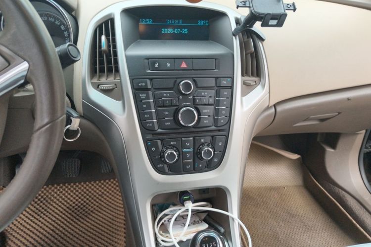 Used Buick GT 2010 GT 1.6L Manual Entry-Level Model Audio And AC Panel