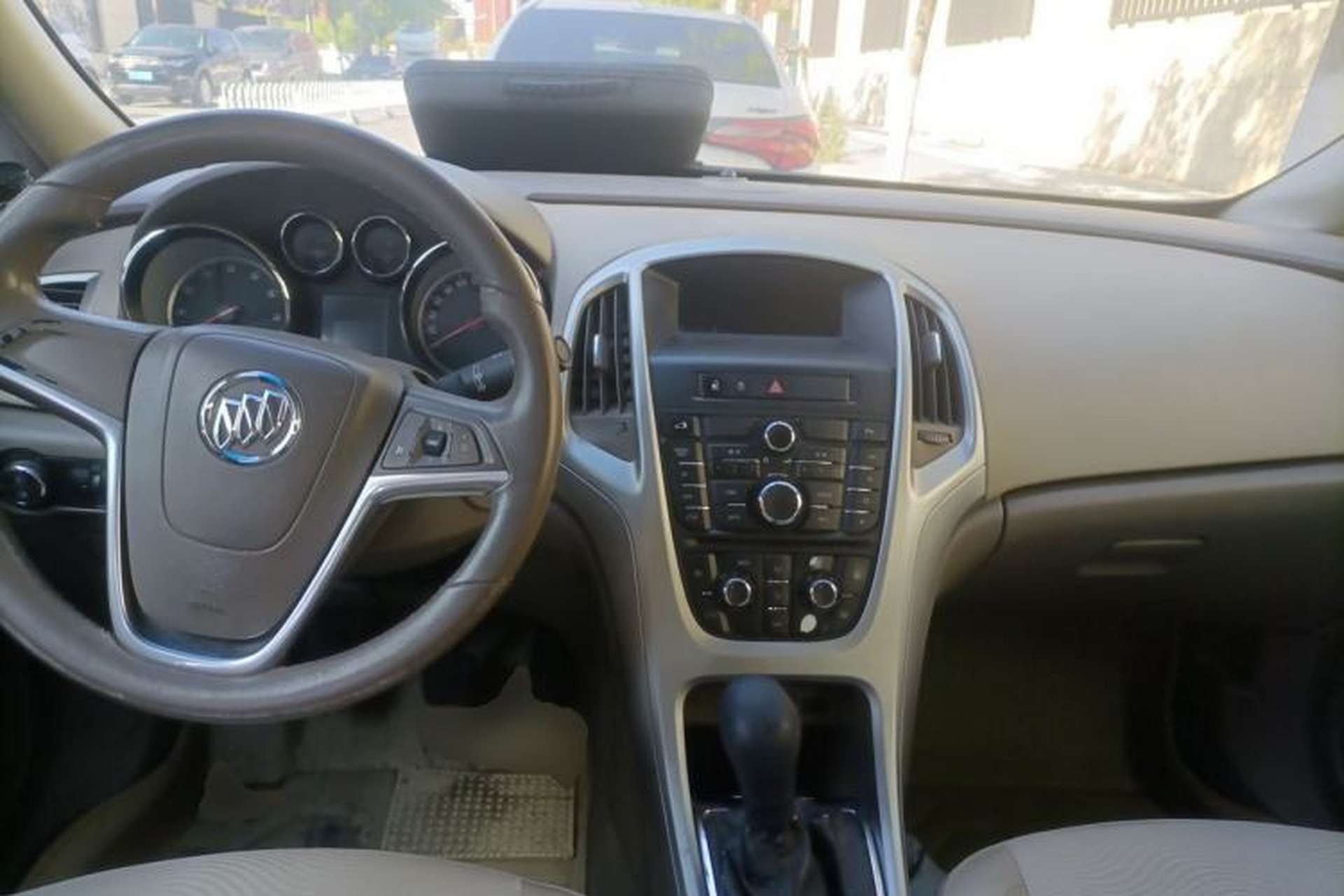 Used Buick GT 2010 GT 1.6L Manual Entry-Level Model Center Console