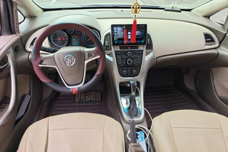 Used Buick GT 2010 GT 1.6L Automatic Fashion Edition Center Console