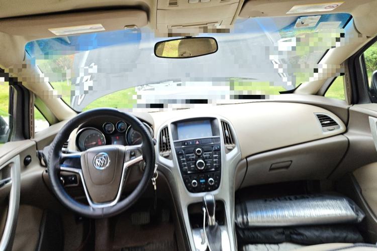Used Buick GT 2010 GT 1.6L Automatic Fashion Edition Center Console