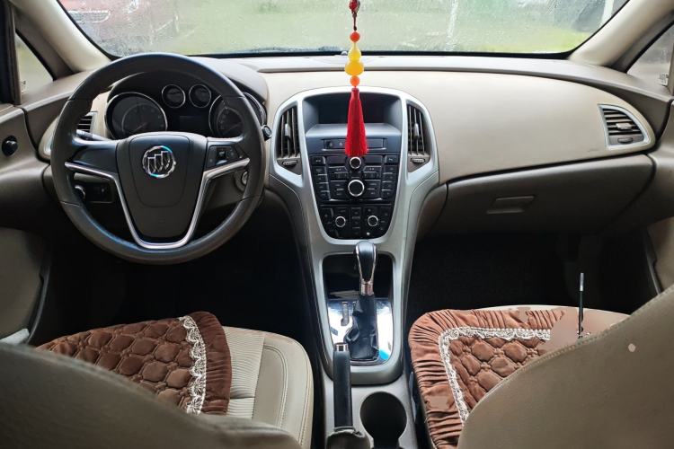Used Buick GT 2010 GT 1.6L Automatic Fashion Edition Center Console