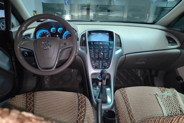 Used Buick GT 2010 GT 1.6L Automatic Fashion Edition Center Console