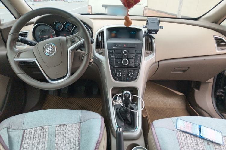 Used Buick GT 2010 GT 1.6L Manual Entry-Level Model Center Console