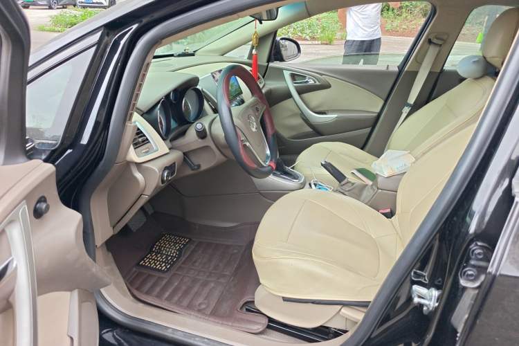 Used Buick GT 2010 GT 1.6L Automatic Fashion Edition Driver Seat