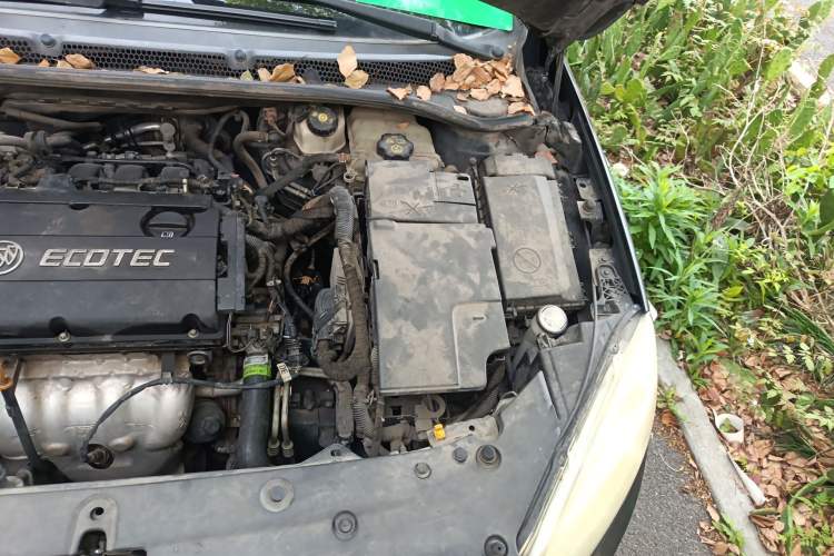 Used Buick GT 2010 GT 1.8L Automatic Luxury Edition Engine Bay Left