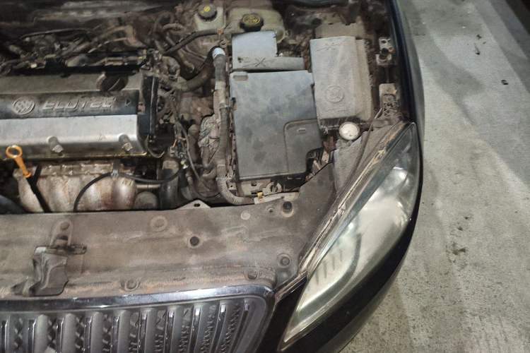 Used Buick GT 2010 GT 1.6L Manual Entry-Level Model Engine Bay Left
