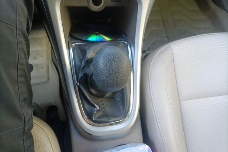 Used Buick GT 2010 GT 1.6L Manual Entry-Level Model Gear Lever