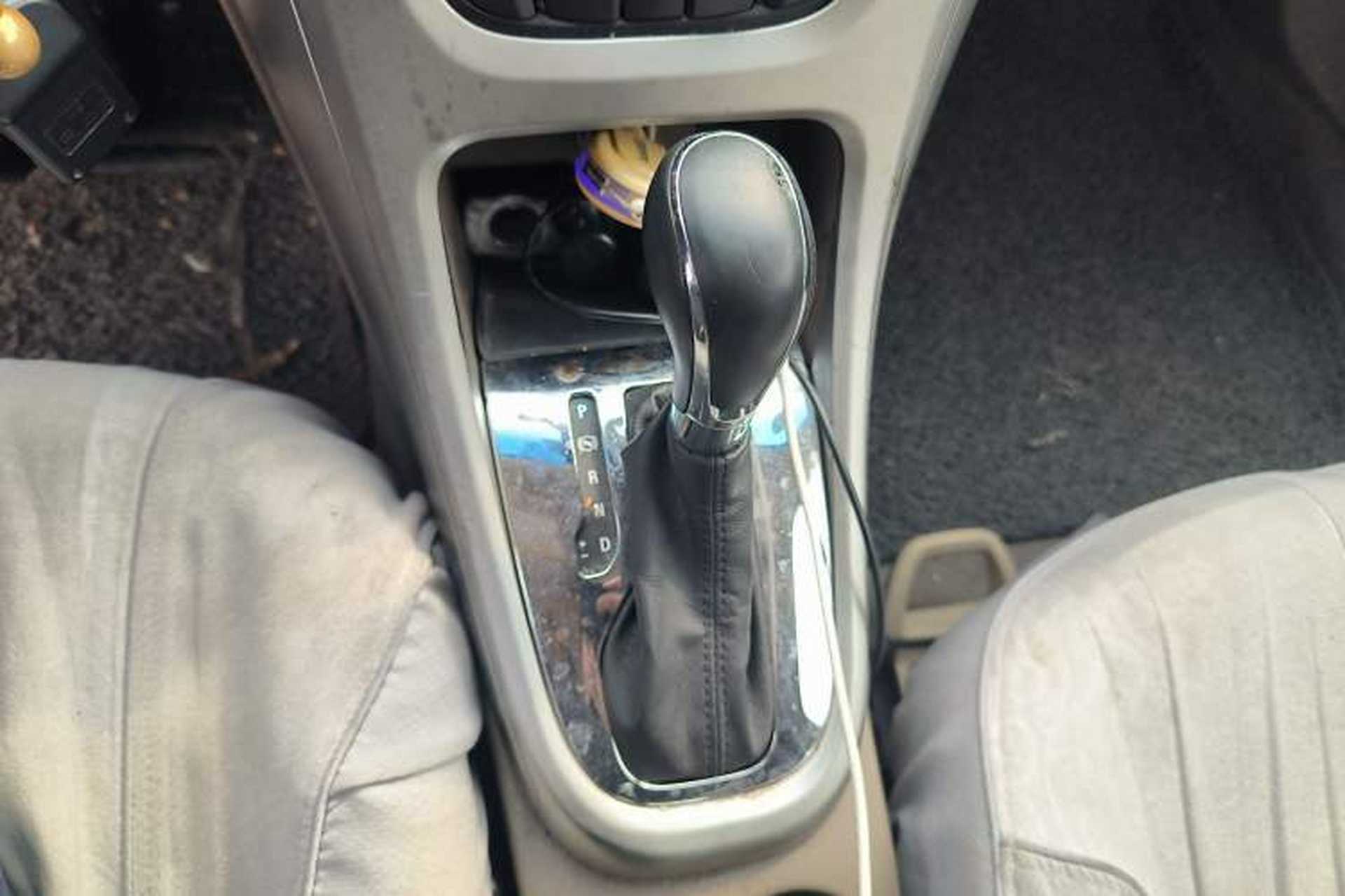 Used Buick GT 2010 GT 1.6L Automatic Fashion Edition Gear Lever