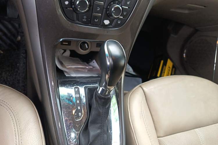 Used Buick GT 2010 GT 1.8L Automatic Luxury Edition Gear Lever