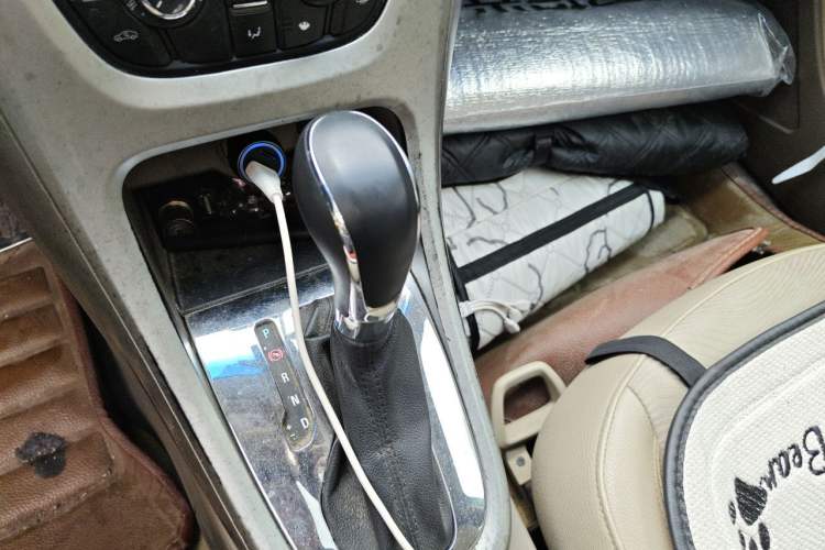 Used Buick GT 2010 GT 1.6L Automatic Fashion Edition Gear Lever