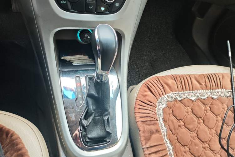 Used Buick GT 2010 GT 1.6L Automatic Fashion Edition Gear Lever