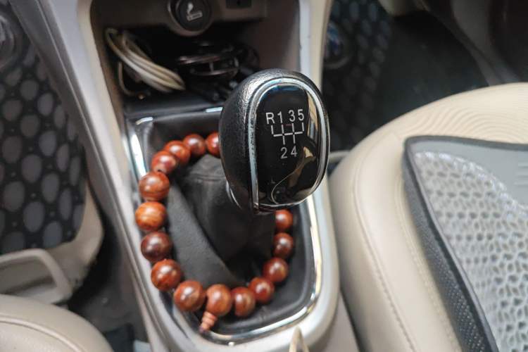 Used Buick GT 2010 GT 1.6L Manual Entry-Level Model Gear Lever