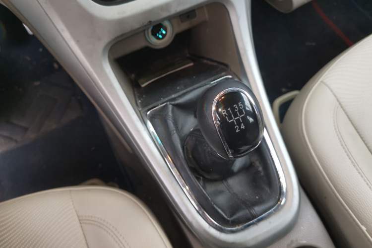 Used Buick GT 2010 GT 1.6L Manual Entry-Level Model Gear Lever