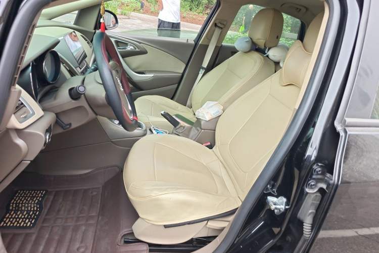 Used Buick GT 2010 GT 1.6L Automatic Fashion Edition Left Front Seat