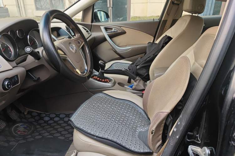 Used Buick GT 2010 GT 1.6L Manual Entry-Level Model Left Front Seat