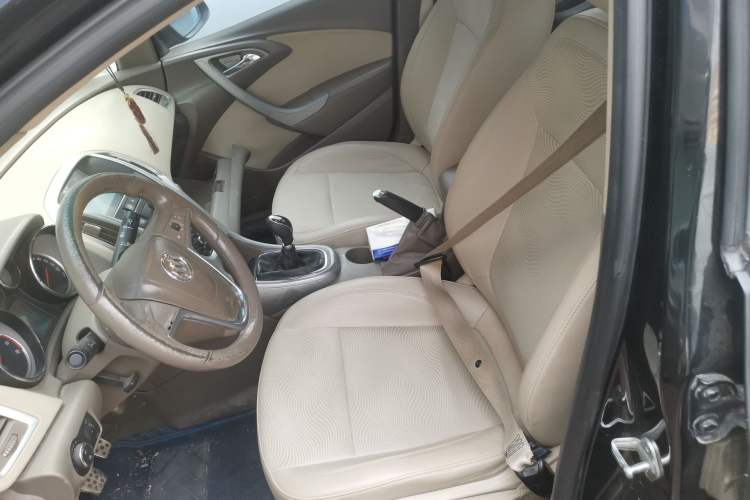 Used Buick GT 2010 GT 1.6L Manual Entry-Level Model Left Front Seat