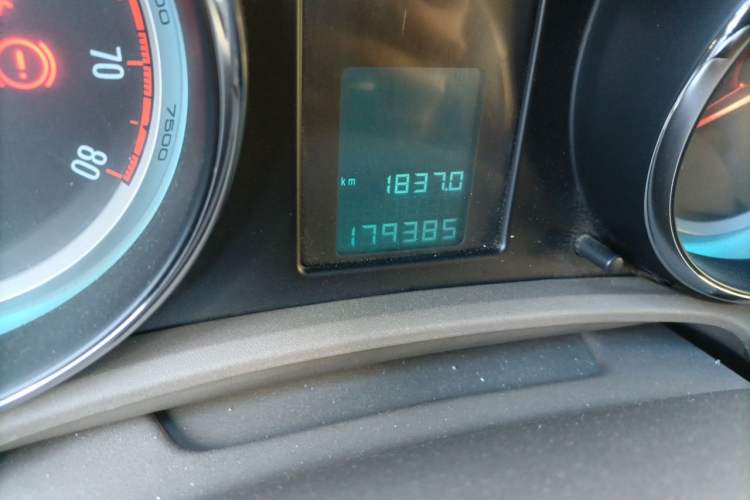 Used Buick GT 2010 GT 1.6L Manual Entry-Level Model Odometer Close Up
