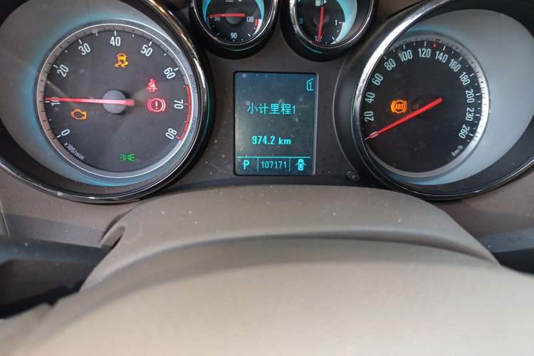 Used Buick GT 2010 GT 1.8L Automatic Luxury Edition Odometer Close Up