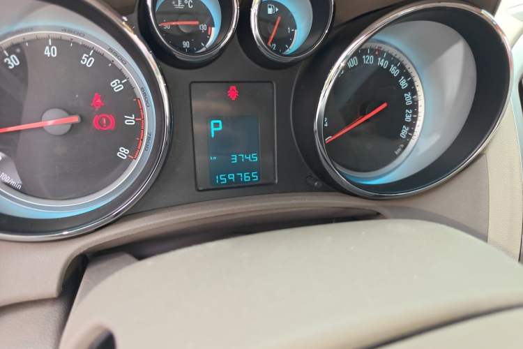 Used Buick GT 2010 GT 1.6L Automatic Fashion Edition Odometer Close Up