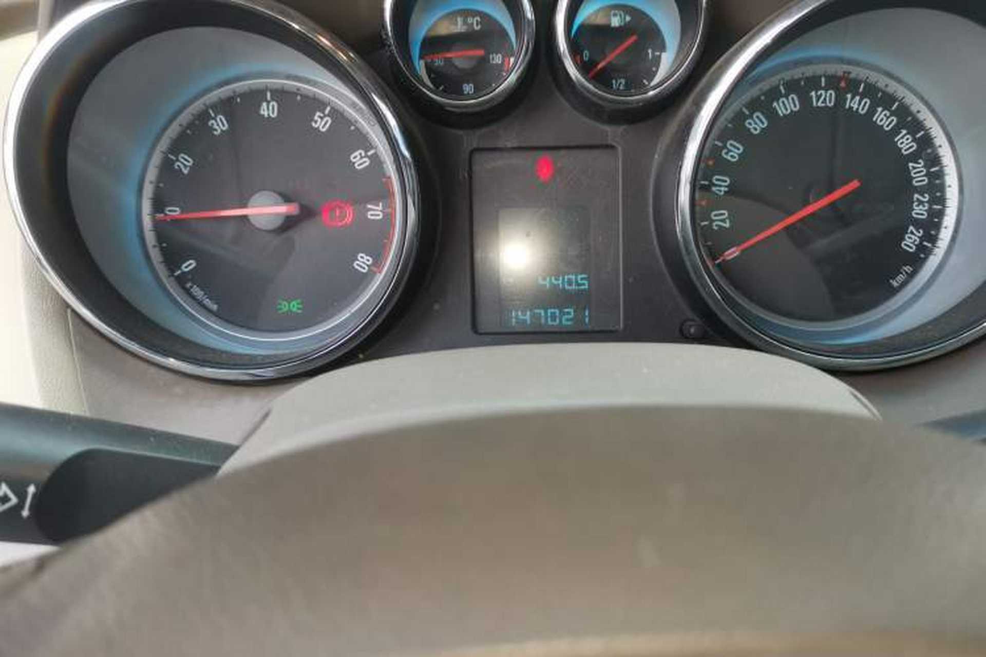 Used Buick GT 2010 GT 1.6L Manual Entry-Level Model Odometer Close Up